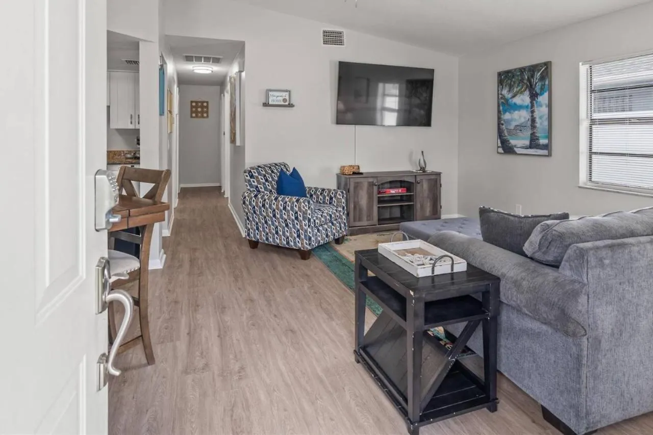 Shells Of Paradise A Cozy, Pet-Friendly Tampa Home With Heated & Screened Pool 4 Miles To Adventure Island And Busch Garden USA